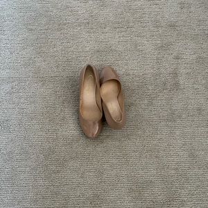 Like new patent nude wedges